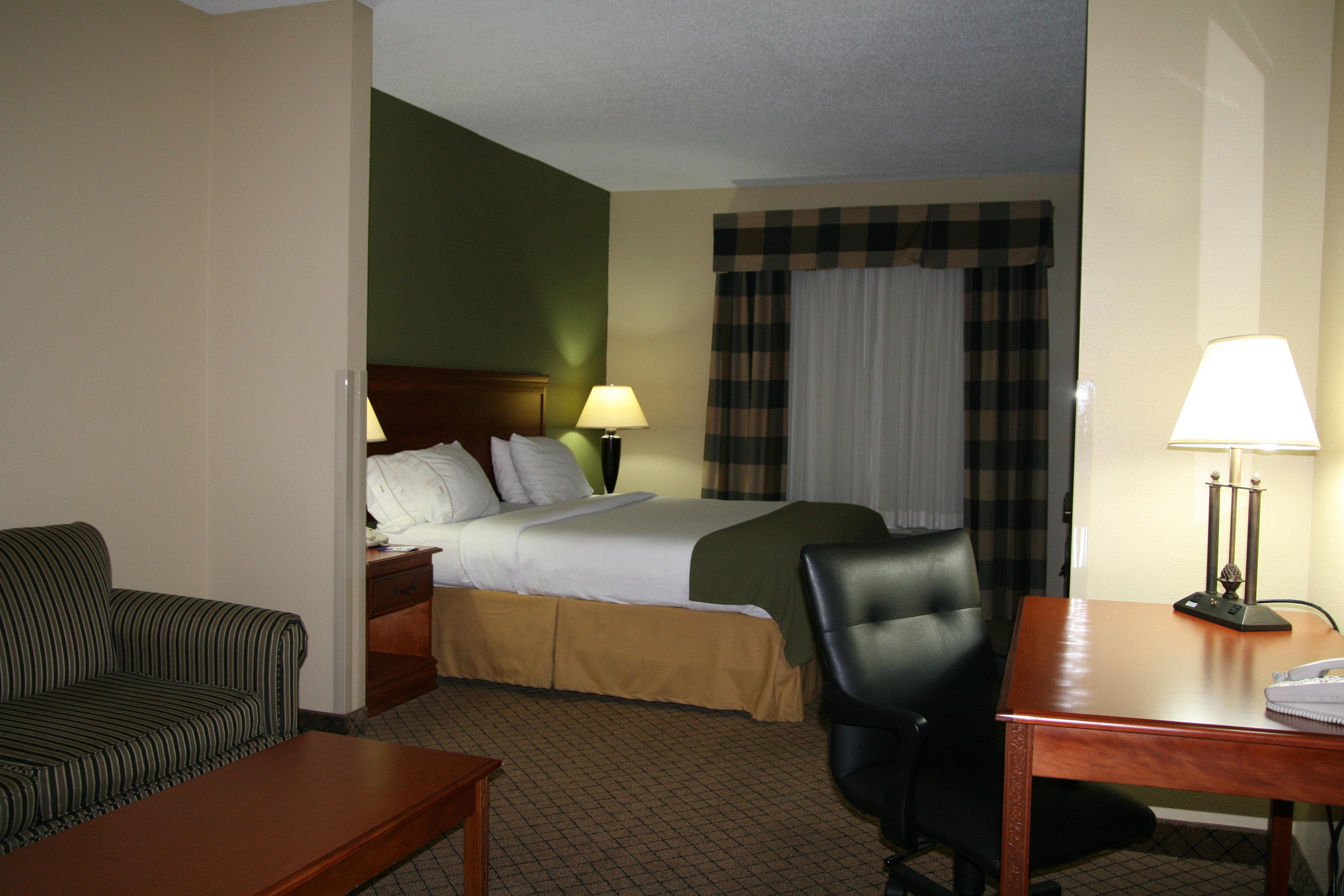 Holiday Inn Express & Suites Greenwood Bagian luar foto