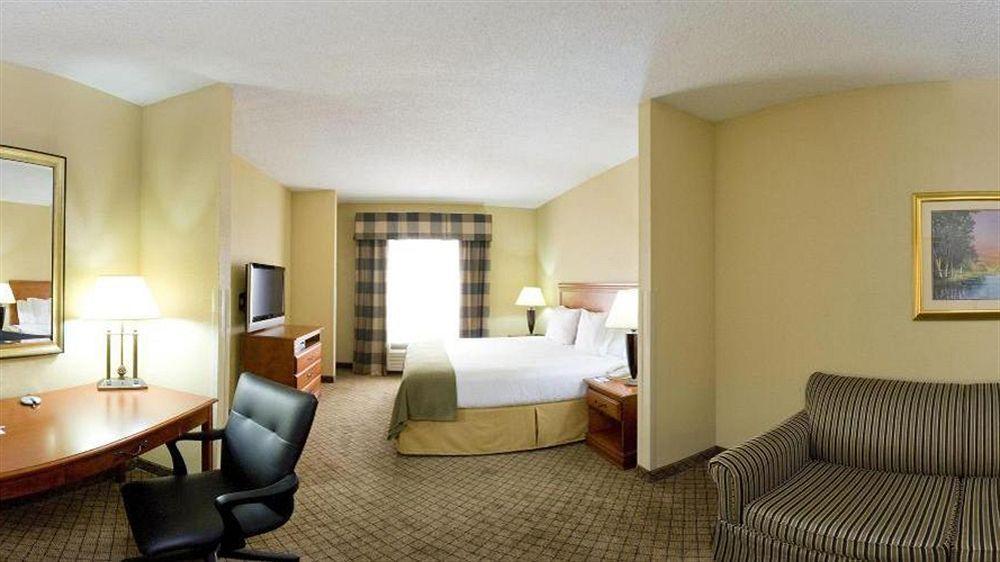 Holiday Inn Express & Suites Greenwood Bagian luar foto